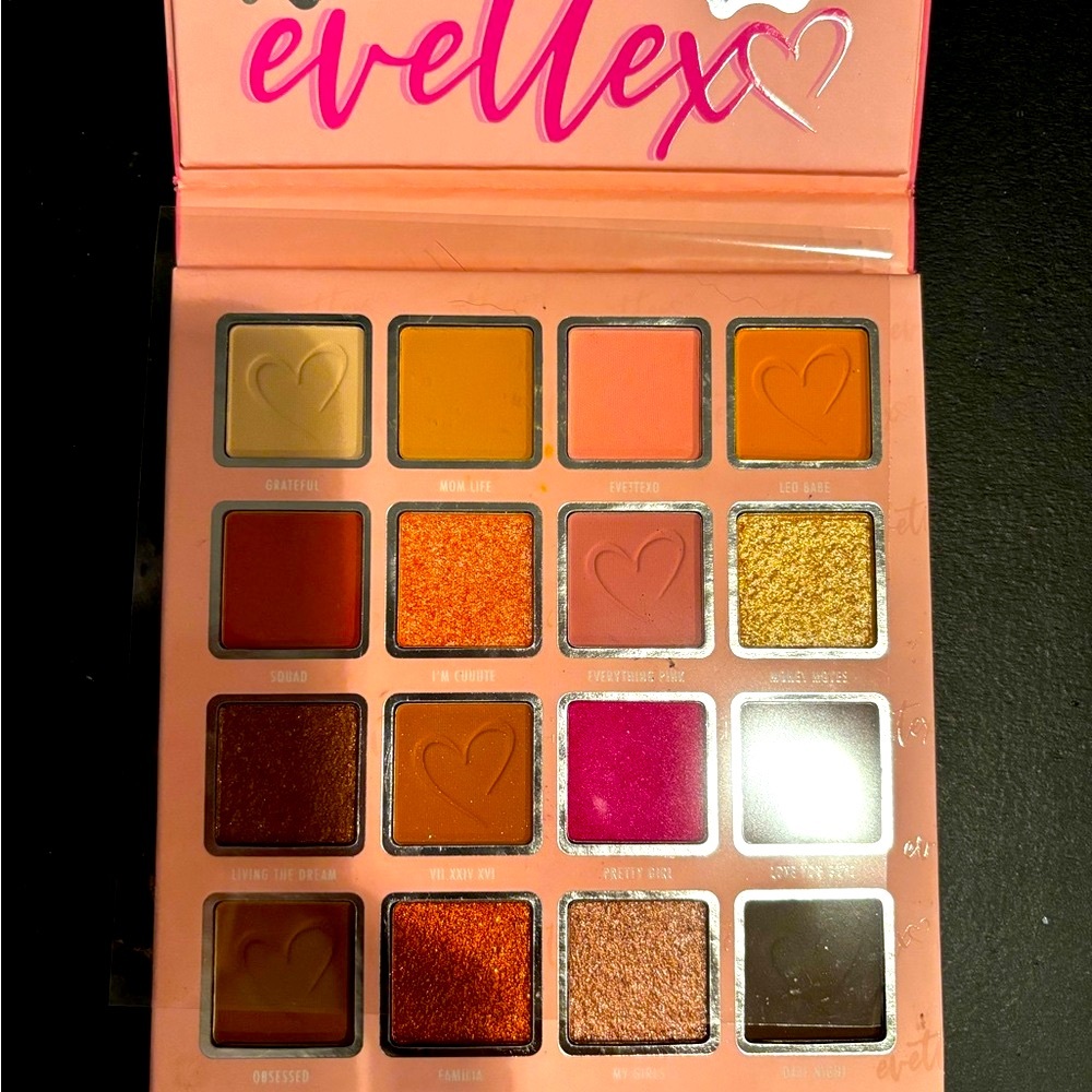 Beauty Creations Evettex Pink Eyeshadow Palette